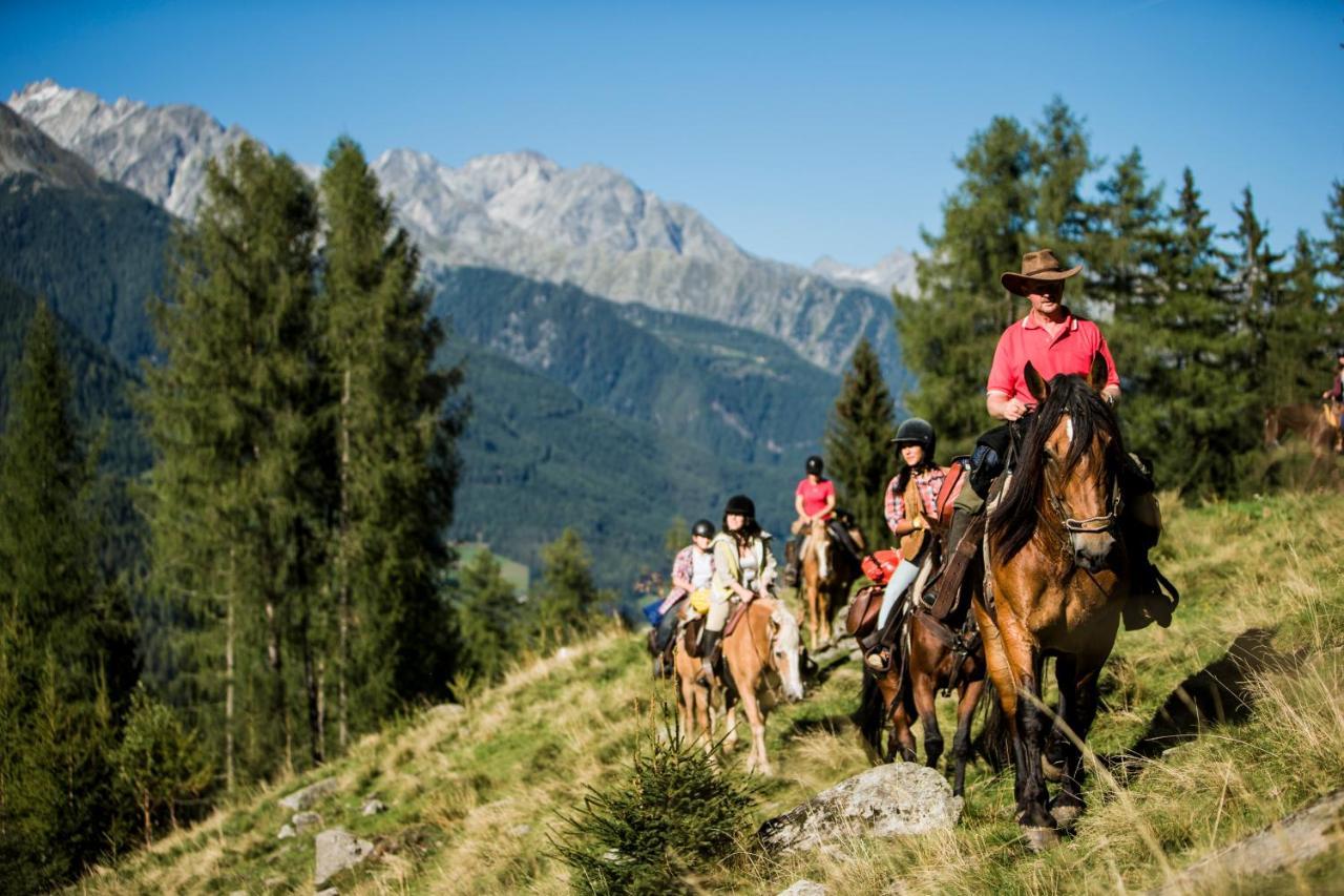Hotel Fronza - Your Hike & Mountain Home Lutago Exterior foto