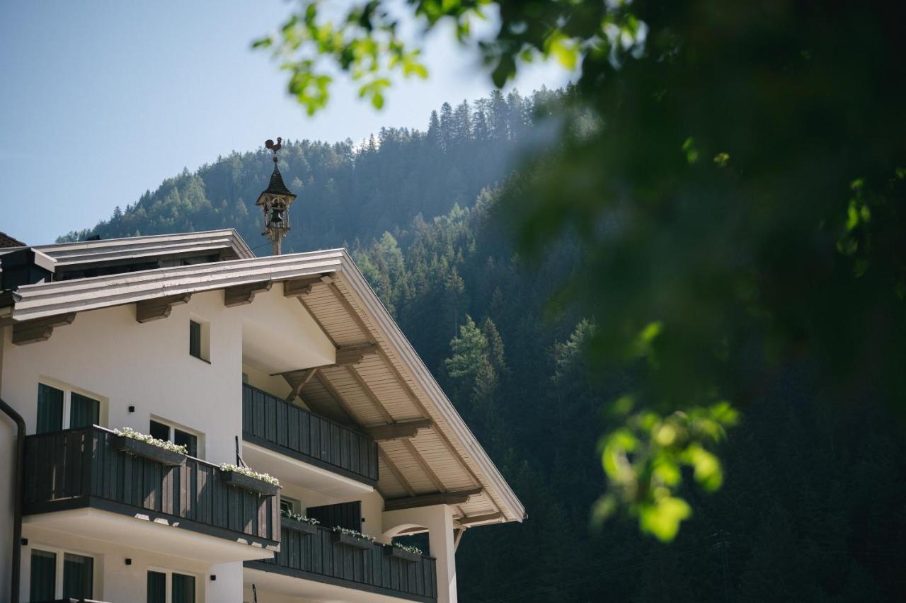 Hotel Fronza - Your Hike & Mountain Home Lutago Exterior foto