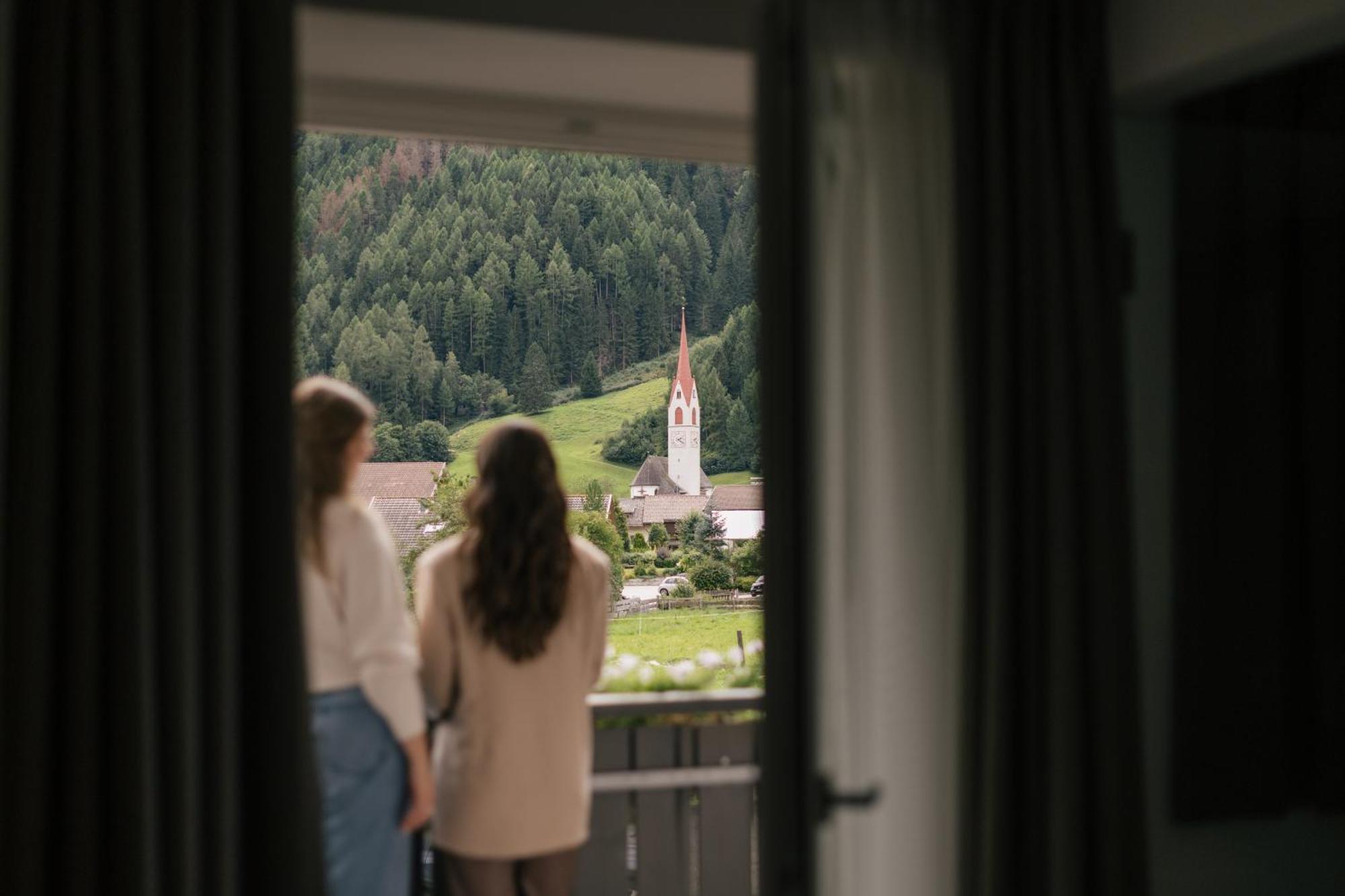 Hotel Fronza - Your Hike & Mountain Home Lutago Exterior foto